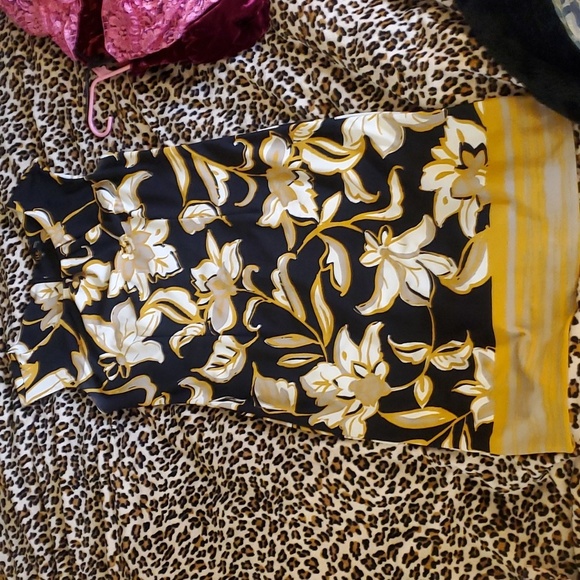 Black & Gold floral dress - Picture 2 of 12